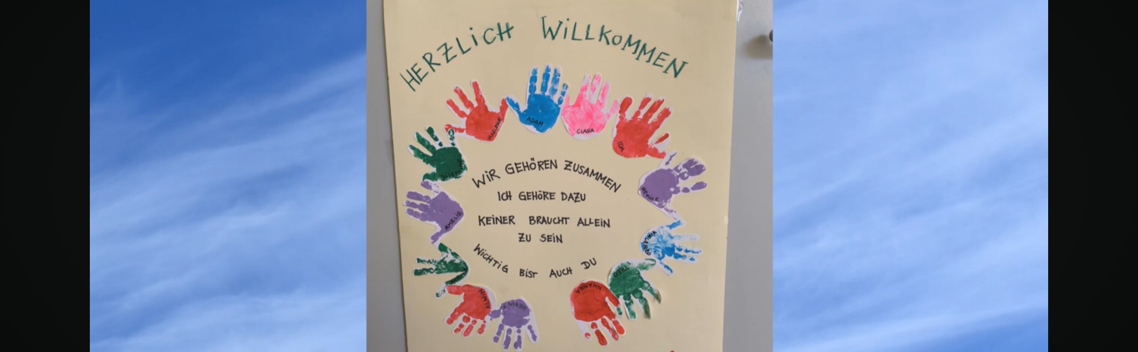 farbige Abdrücke von Kinderhänden