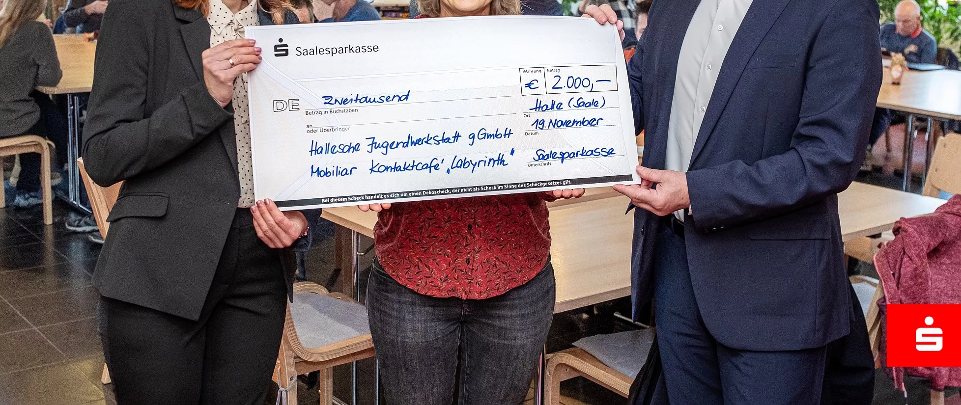 Scheckübergabe im Labyrinth