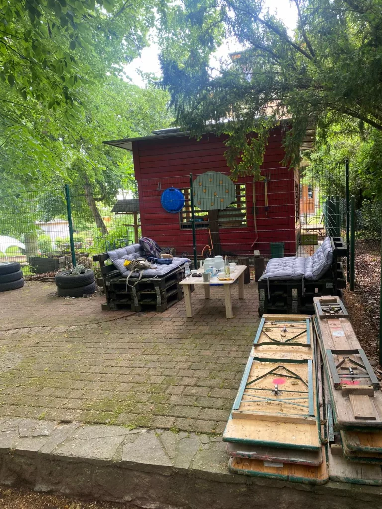 Garten Sitzecke mit Palettenmöbeln 