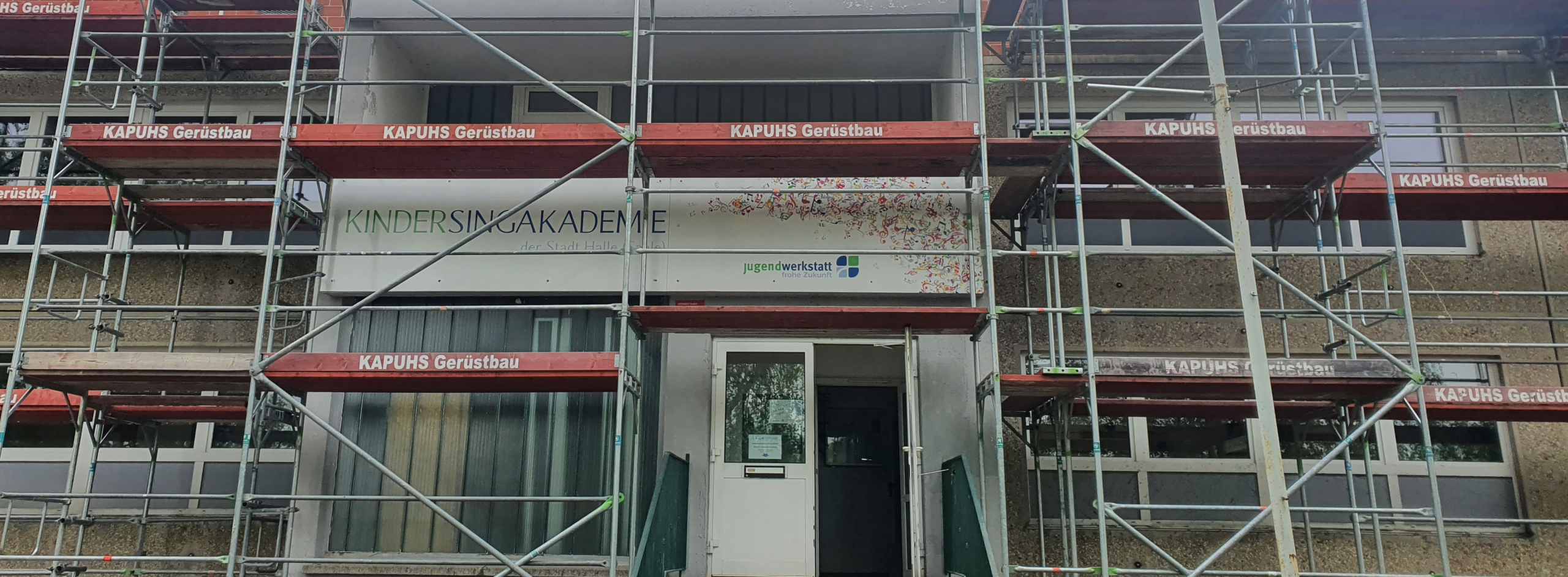 Eingang der Kindersingakademie der Stadt Halle (Saale)