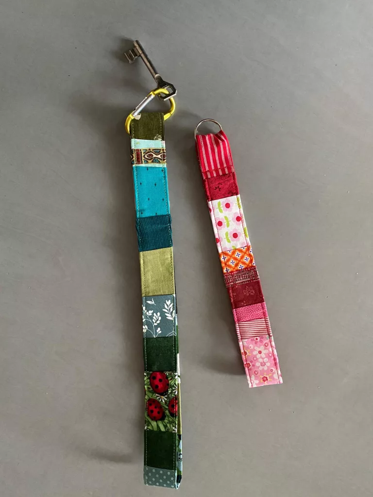 buntes handgenähtes Schlüsselband 