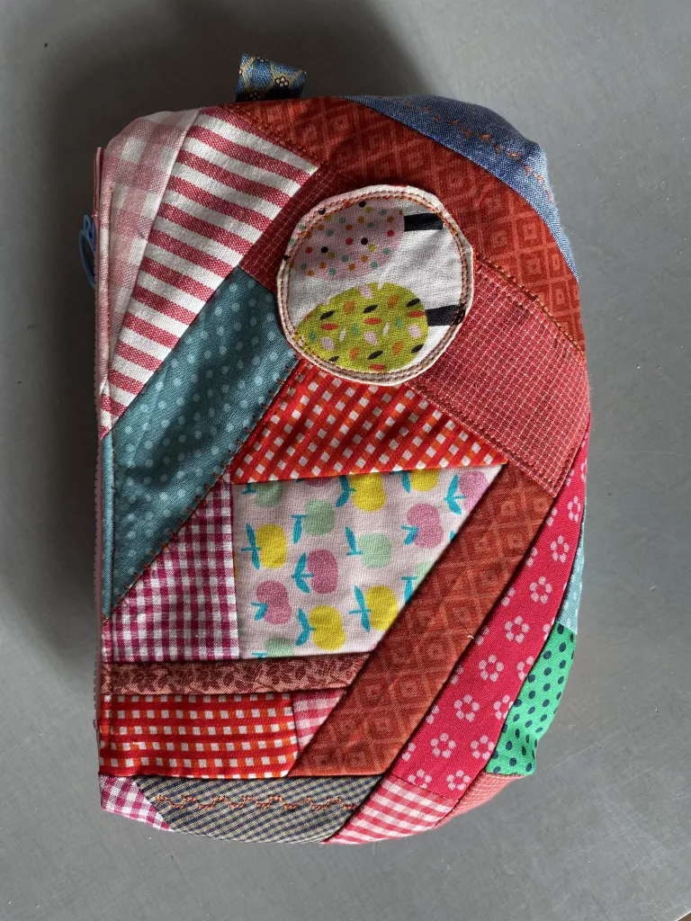 buntes handgenähtes Täschchen