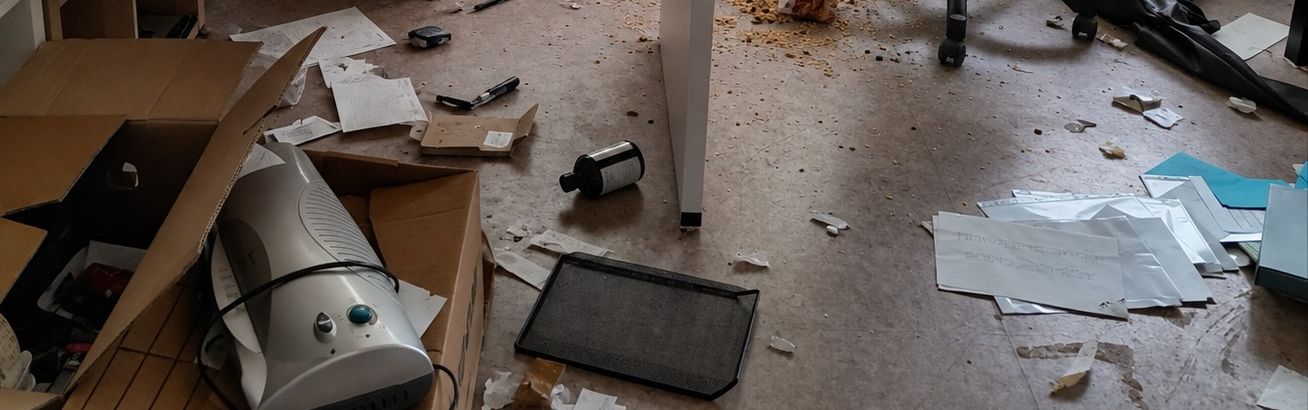 Verwüstetes Büro